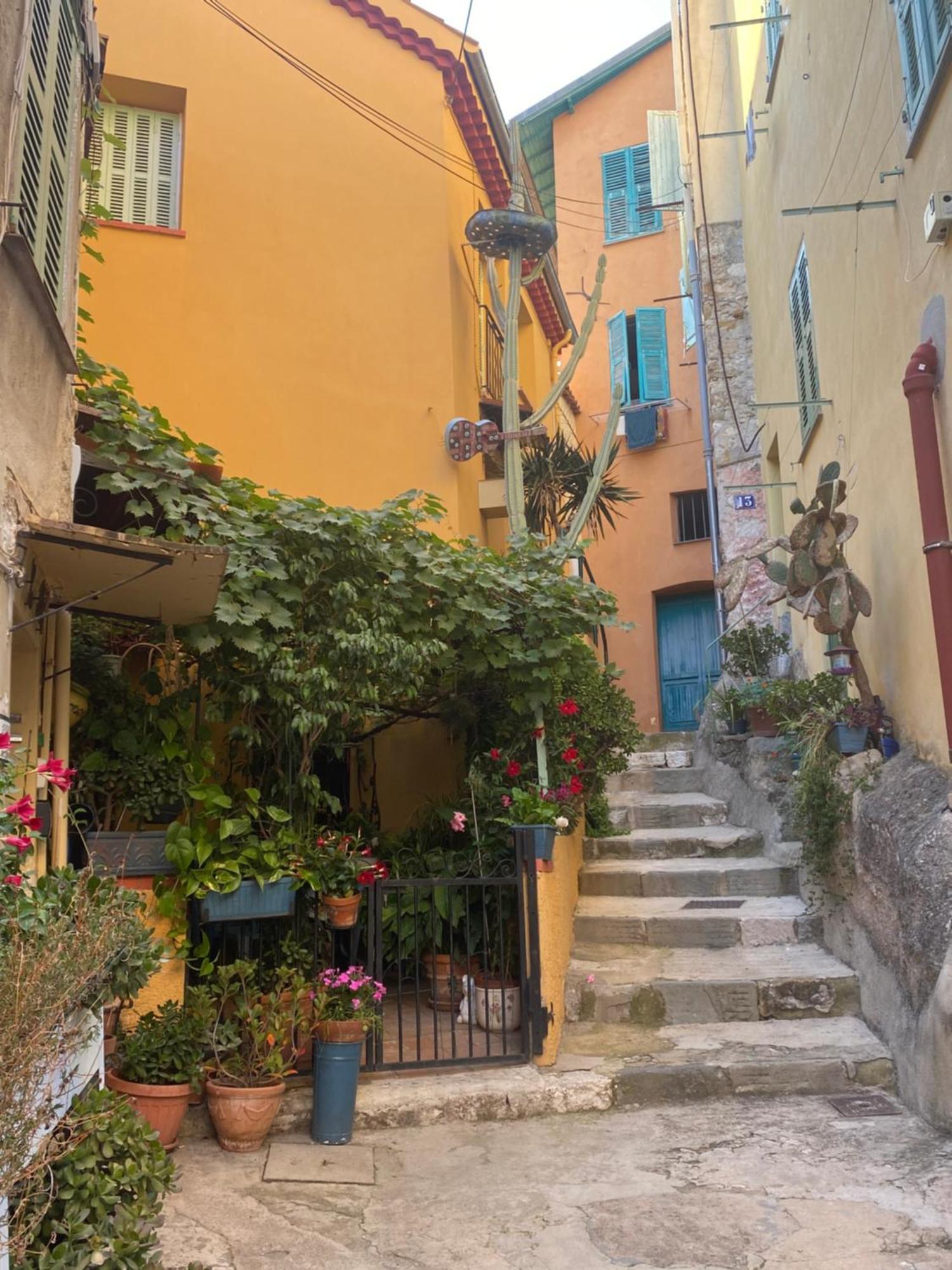 Dolce-vita 3 Etoiles, Climatise , 50m De La Et Aux Portes De Menton ,parking Gratuit *