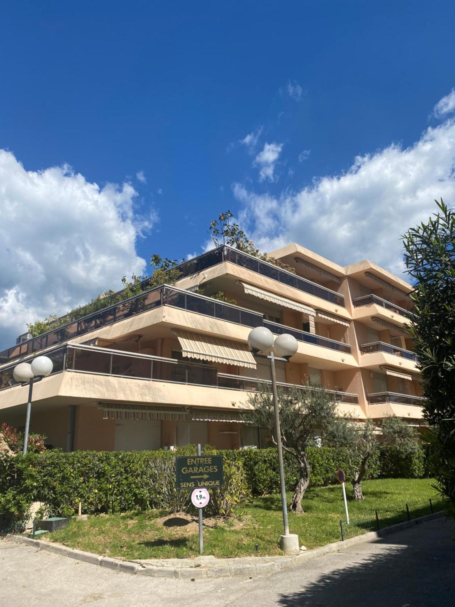 Appartement Dolce-vita 3 Etoiles, Climatise , 50m De La Et Aux Portes De Menton ,parking Gratuit